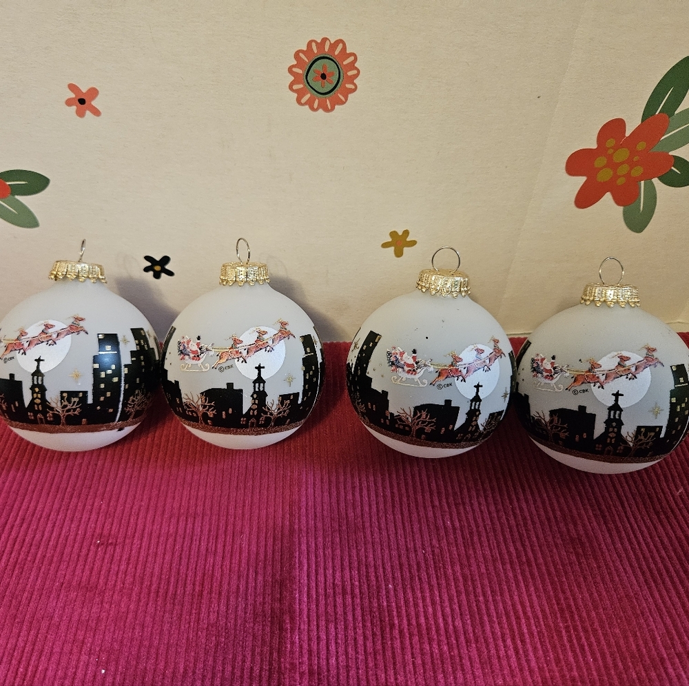 Vgt CBK Glass Ornaments Skyline W/Santa & Sleigh 4pcs